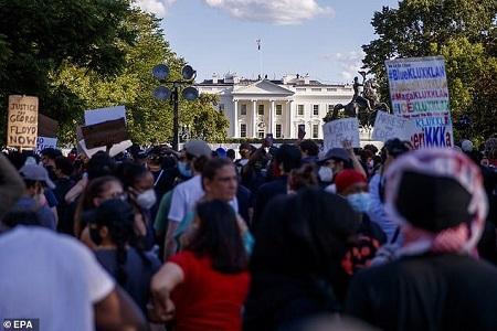 ترامپ از ترس معترضان به پناهگاه کاخ سفید فرار کرد