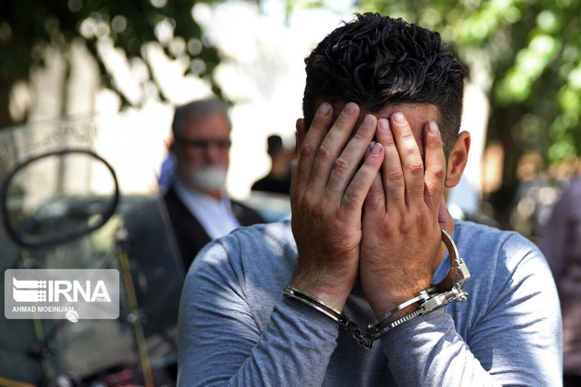 خبرنگاران قاتل خواهرکش در آبادان دستگیر شد خبرنگاران قاتل خواهرکش در آبادان دستگیر شد