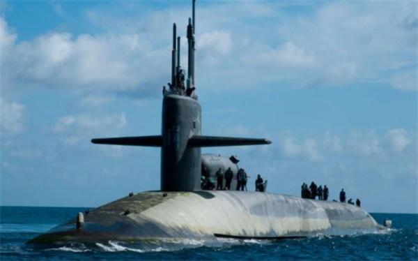 ورود زیردریایی هسته ای آمریکا به خلیج فارس